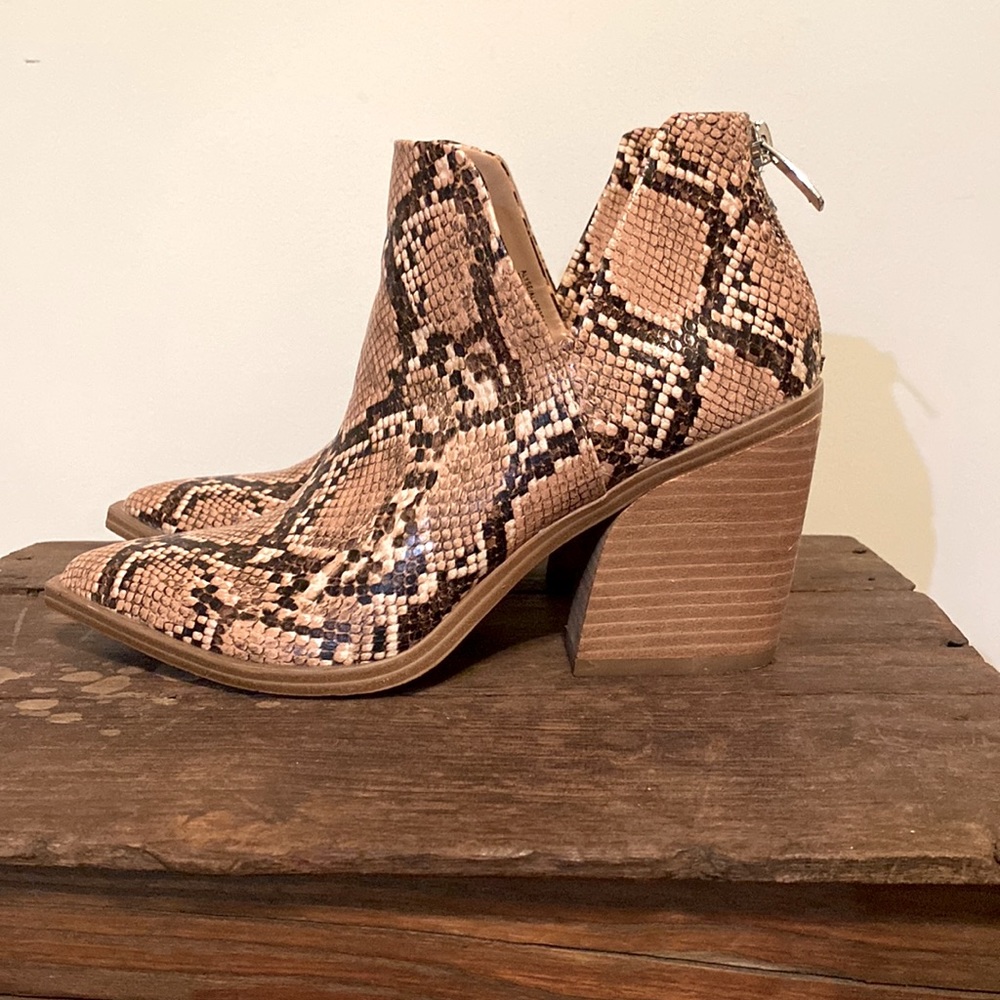 Steve Madden bootie SZ8
